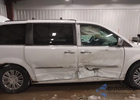 2013 Chrysler Town & Country Touring-L z USA, uszkodzony, nr VIN 2C4RC1CG7DR815899